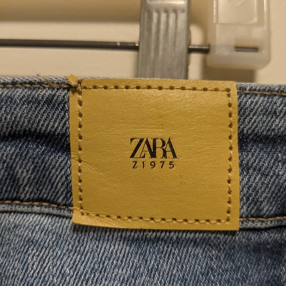 Zara High Rise Distressed Jeans - Picture 5 of 5